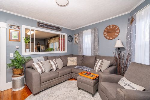 41 Verdun St, Woonsocket, RI, 02895-5564 | Card Image