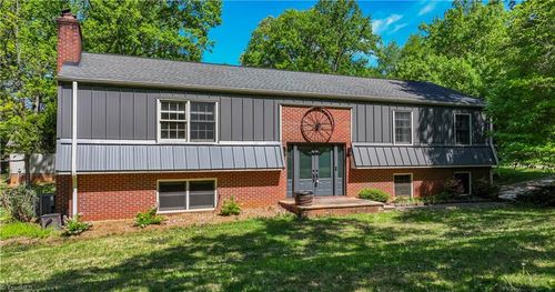 195 Vancouver Ct, Kernersville, NC, 27284-9256 | Card Image
