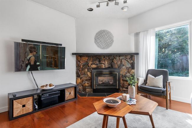 2605 Fromme Road, Townhouse with 4 bedrooms, 2 bathrooms and 1 parking in North Vancouver BC | Image 17