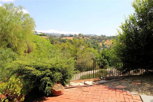 3-22668 Macfarlane Dr, Woodland Hills, CA, 91364-1319 | Card Image