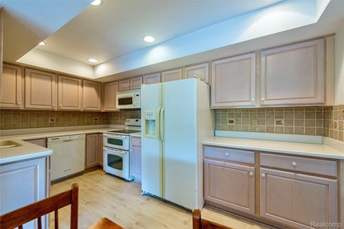 apt-201-19710 W 13 Mile Rd, Beverly Hills, MI, 48025-5170 | Card Image