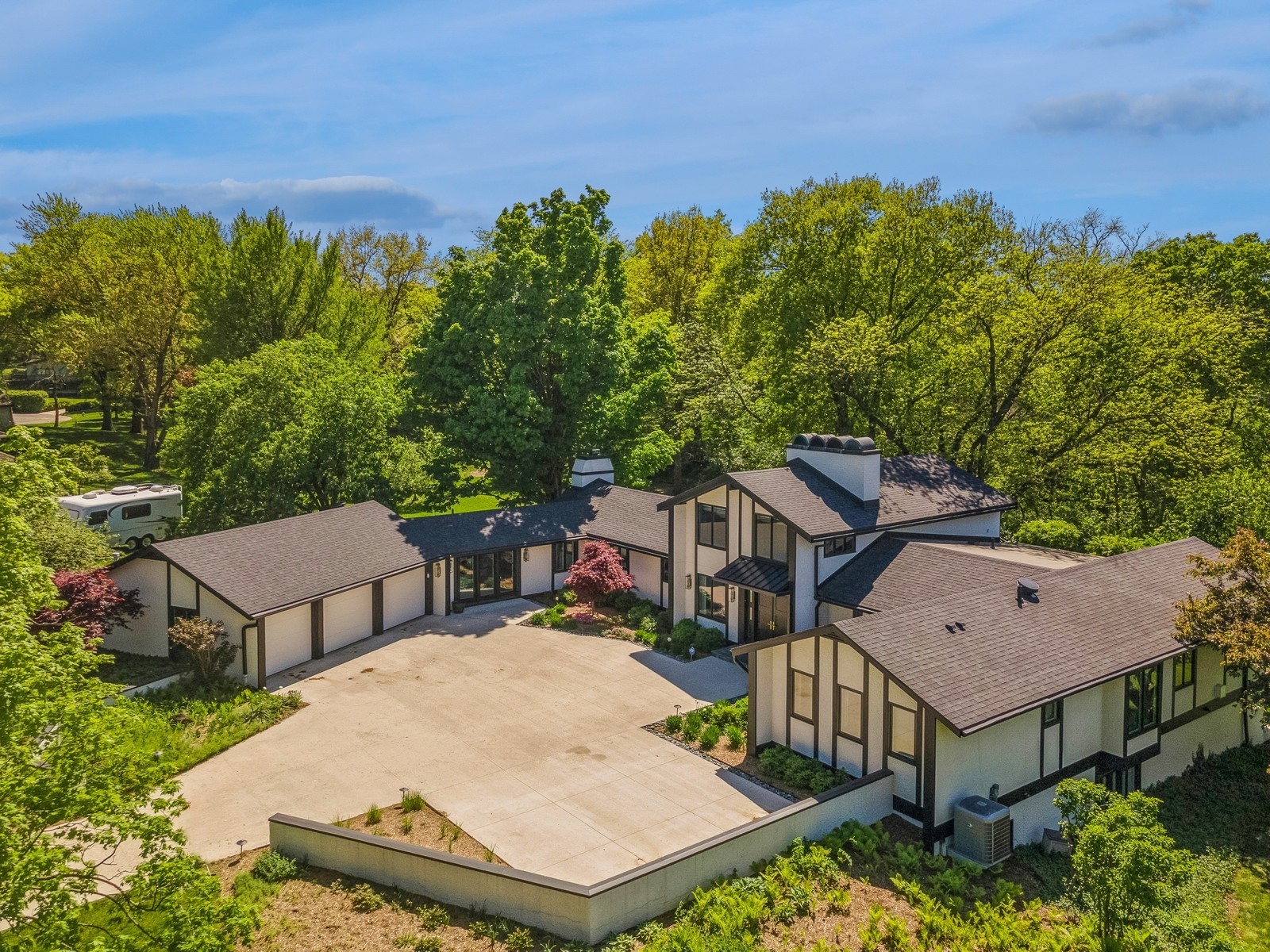 Southern Hills Dr, Des Moines, IA 50321