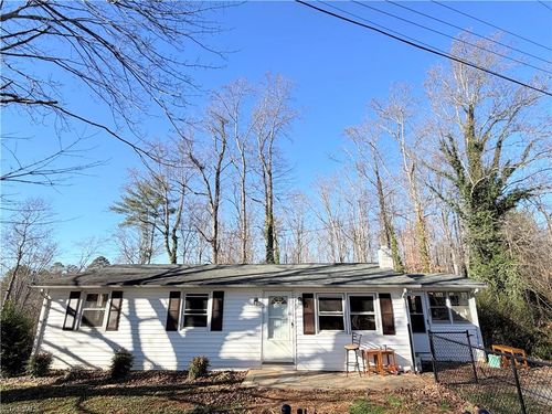 324 Thomas St, North Wilkesboro, NC, 28659-3168 | Card Image