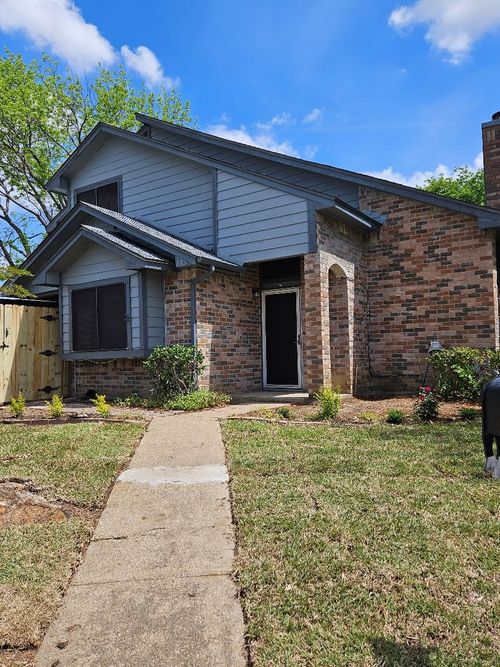 863 Valleybrooke Dr, Arlington, TX, 76001-7500 | Card Image