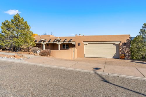 817 Camino Vistas Encantada, Santa Fe, NM, 87507-7796 | Card Image