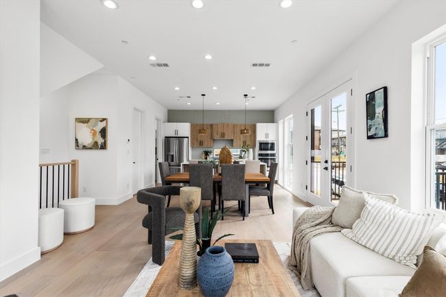 105 - 604 N Ewing Ave, Townhouse with 3 bedrooms, 4 bathrooms and null parking in Dallas TX | Image 4