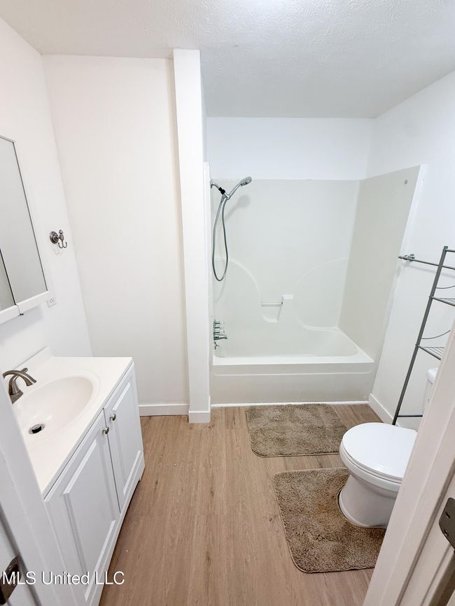 bathroom 1 | Image 14