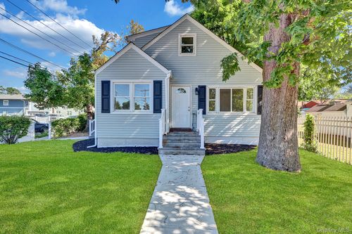 863 Prospect Ave, Westbury, NY, 11590-3815 | Card Image