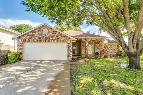 7001 Hawaii Ln, Arlington, TX, 76016-5409 | Card Image