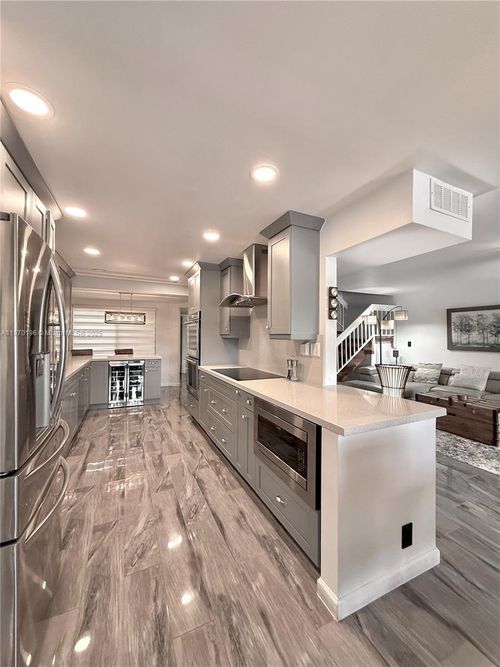 apt-102-9703 N New River Canal Rd, Plantation, FL, 33324-3429 | Card Image