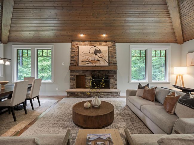 Great Room Center / Fireplace | Image 28