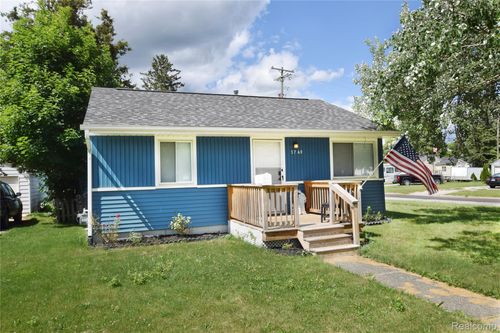 3749 Ivanhoe Avenue, Flint, MI, 48506 | Card Image