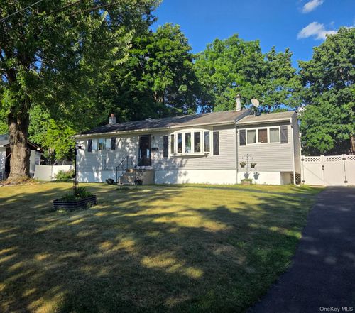 45 Sunset Dr, Walden, NY, 12586-1311 | Card Image