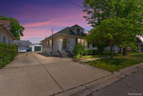 110 N 1st St, Holly, MI, 48442-1501 | Card Image
