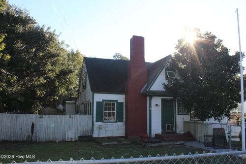 152 Chatham St, Newport, NC, 28570-8825 | Card Image