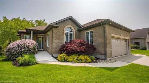 2 Hunter Dr S, Port Rowan, ON, N0E1M0 | Card Image