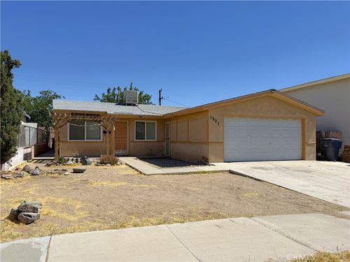1901 Sunset St, Barstow, CA, 92311-5674 | Card Image