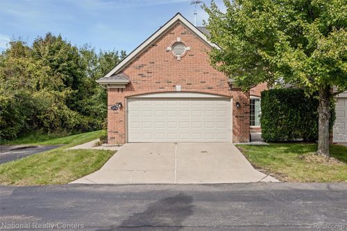 3754 Knightbridge Cir, Sterling Heights, MI, 48314-4530 | Card Image