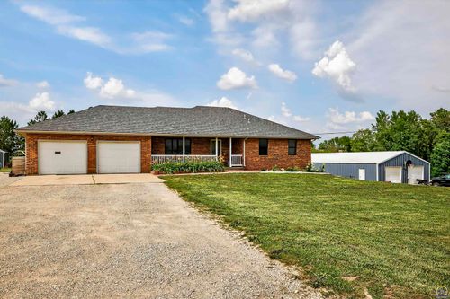 13190 262nd Rd, Holton, KS, 66436-8823 | Card Image