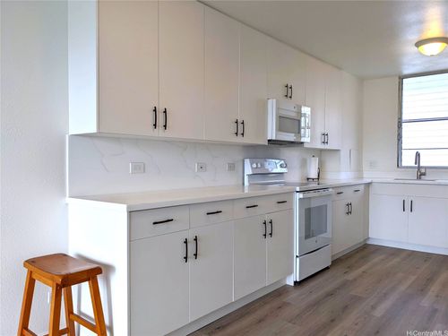 apt-702-1160 Ala Napunani St, Honolulu, HI, 96818-1609 | Card Image