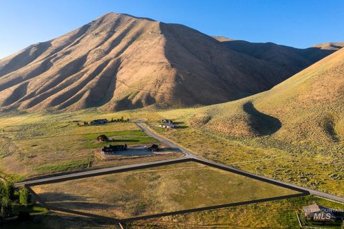 90 Sterling Dr, Bellevue, ID, 83313-5508 | Card Image