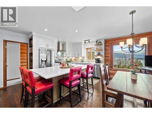 2822 Juniper Cres, Sorrento, BC, V0E2W2 | Card Image