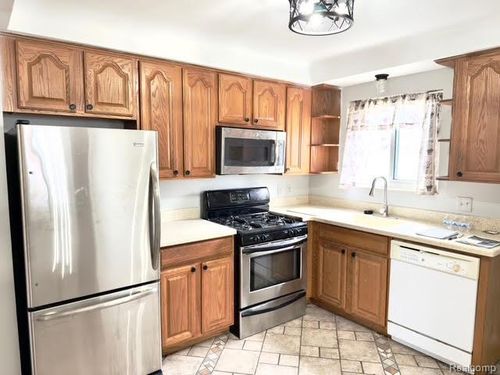 24572 Rosalind Ave, Eastpointe, MI, 48021-1312 | Card Image