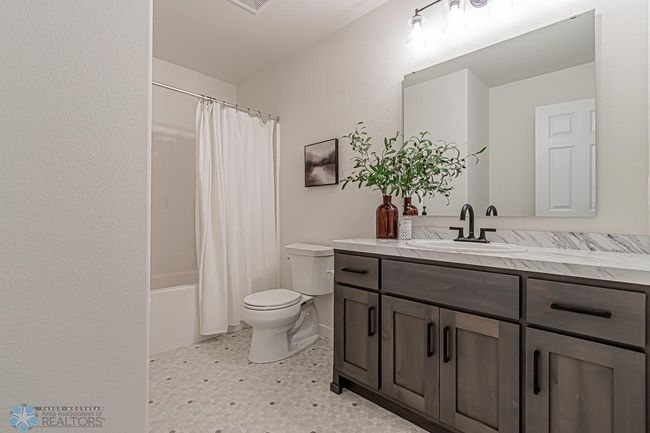 Bathroom 2 | Image 19