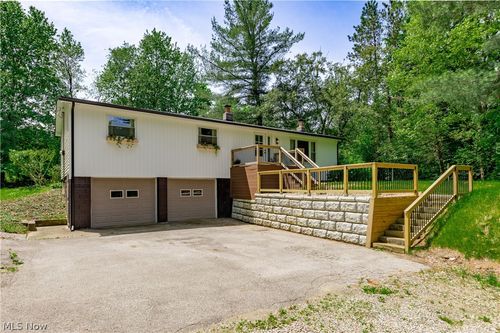 12133 Snow Rd, Burton, OH, 44021-9768 | Card Image
