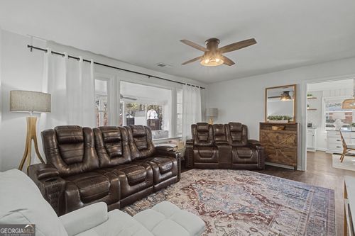 136 Elliott Dr Nw, Rome, GA, 30165-1104 | Card Image