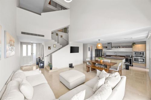 f-2-COND D'VILLAS Carr 833 Km 11.8, GUAYNABO, PR, 00971 | Card Image