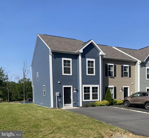 224 Scotch Pine Dr, BUNKER HILL, WV, 25413-2108 | Card Image