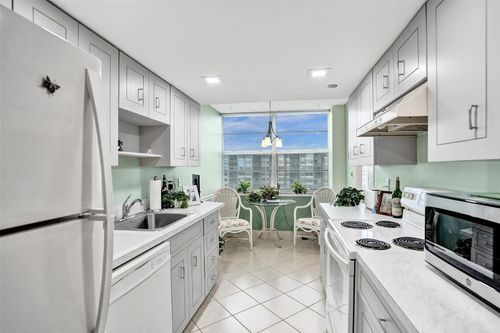 612-1100 Saint Charles Pl, Pembroke Pines, FL, 33026-3342 | Card Image