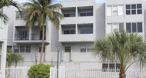 203-1555 W 44th Pl, Hialeah, FL, 33012-7808 | Card Image