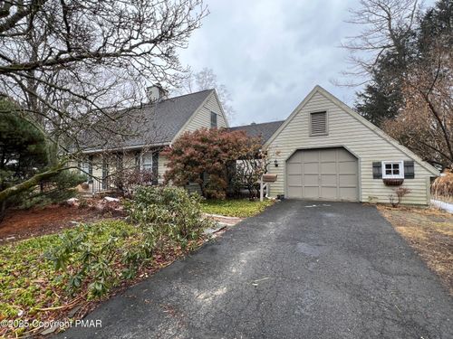 239 Stokes Ave, Stroudsburg, PA, 18360-2339 | Card Image