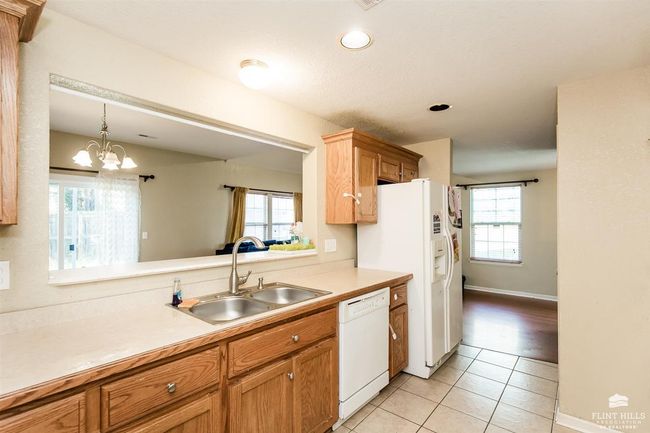 2018 Quail Run, Condo with 3 bedrooms, 3 bathrooms and null parking in Junction City KS | Image 8