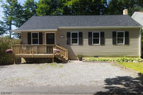 4 Bear Pond Trl, Andover, NJ, 07821-2947 | Card Image