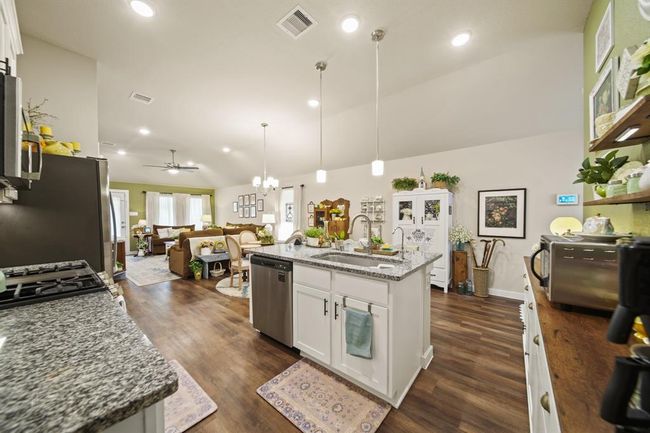 1174 Filly Creek Dr, House other with 3 bedrooms, 2 bathrooms and 2 parking in Alvin TX | Image 6