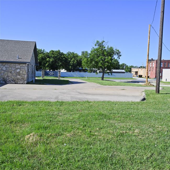 View of yard | Image 5