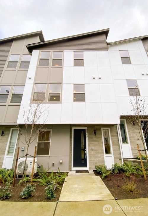 6647 137th Pl Se, Newcastle, WA, 98059-5365 | Card Image