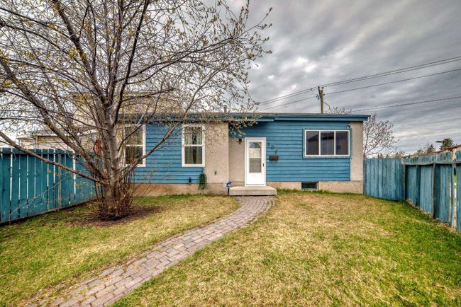 206 Pensville Close Se, Home with 3 bedrooms, 1 bathrooms and 2 parking in Calgary AB | Image 1