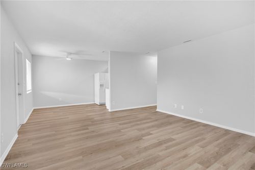 apt-i8-4627 Bayshore Dr, NAPLES, FL, 34112-6571 | Card Image