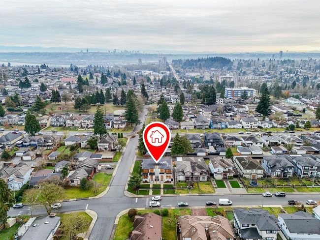 8386 14 Th Ave, Home with 5 bedrooms, 5 bathrooms and 3 parking in Burnaby BC | Image 36