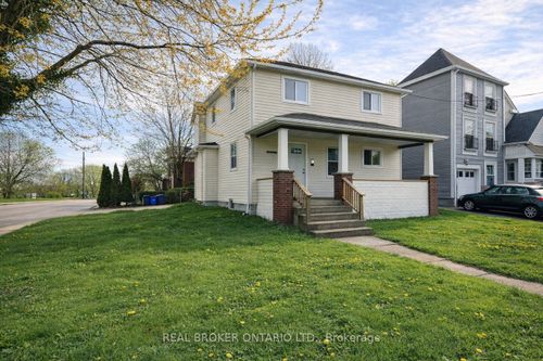 4394 Ellis St, Niagara Falls, ON, L2E1H4 | Card Image