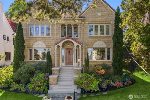 2055 E Crescent Drive, Seattle, WA, 98112 | Card Image