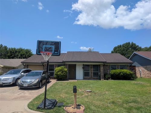 5314 Umbrella Pine Ct, Arlington, TX, 76018-1697 | Card Image