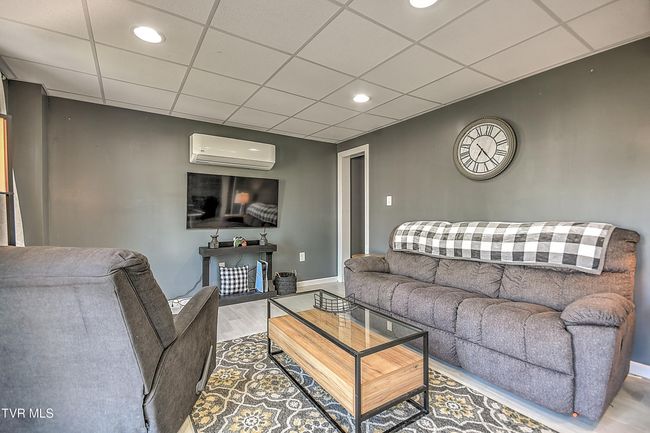517 W Glade St, House other with 3 bedrooms, 3 bathrooms and null parking in Glade Spring VA | Image 41