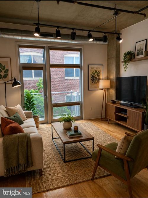 3f3-113 N Bread St, PHILADELPHIA, PA, 19106-4613 | Card Image