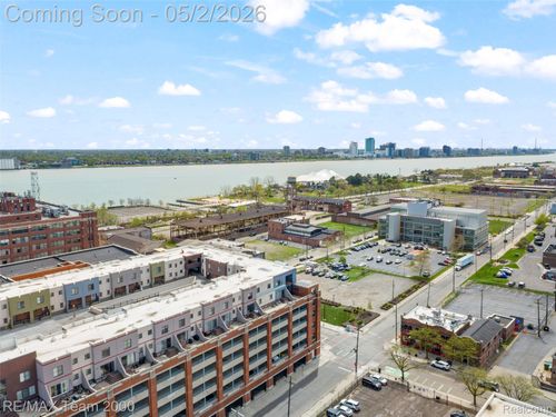 61-c8-2900 E Jefferson Ave, Detroit, MI, 48207-5041 | Card Image