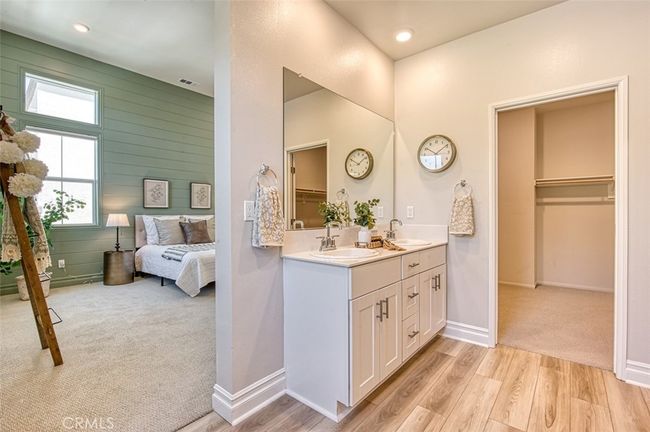 Primary bedroom with and en-suite bathroom and walk-in closet. | Image 18